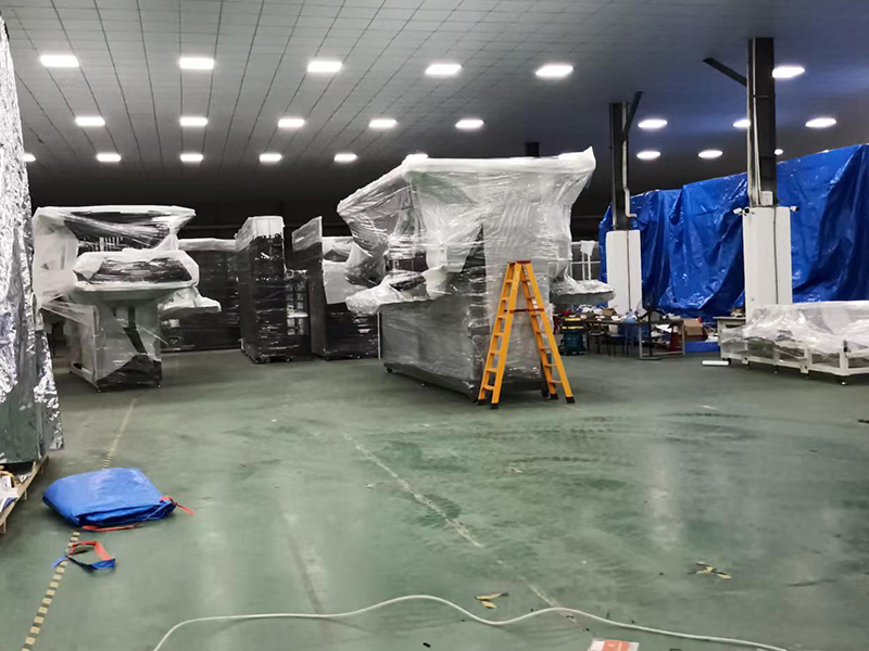 東(dōng)莞某公(gong)司重型(xíng)真空防(fang)雨木箱(xiāng)