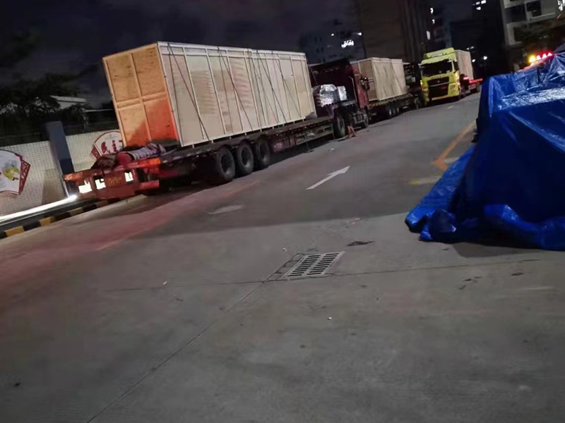 深圳公明某公(gong)司打包裝車現場(chǎng)