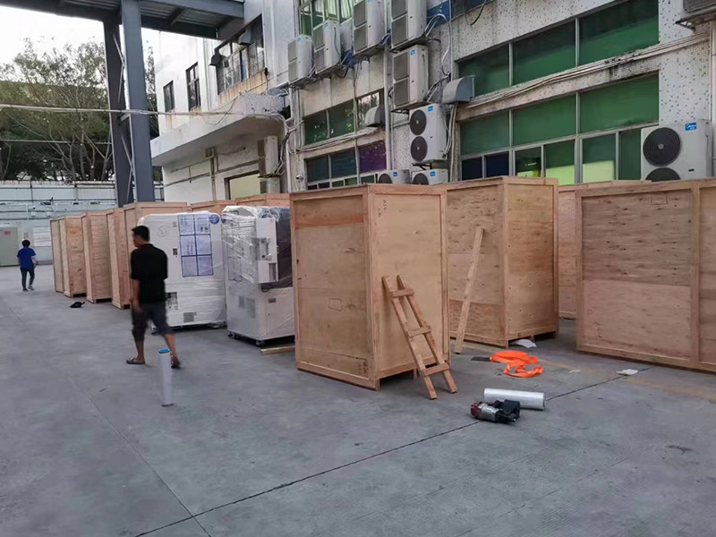 深圳(zhen)福永出(chū)口設備(bei)打包現(xian)場