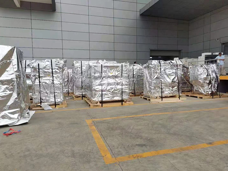 深(shen)圳公明歐(ōu)菲光出口(kǒu)真空木箱(xiang)